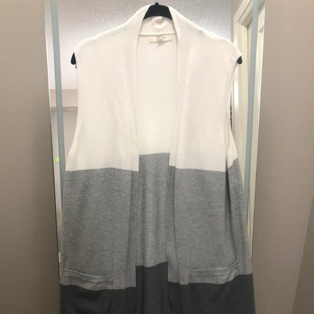 ✨$8 Clear Out ✨Tri-Color Sleeveless Open Cardigan Sweater Peyton Primrose Medium